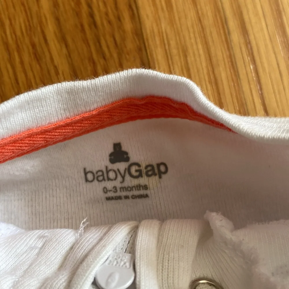 0-3M Baby Gap and Gymboree Sleep and Play Pajamas - Picture 7 of 10